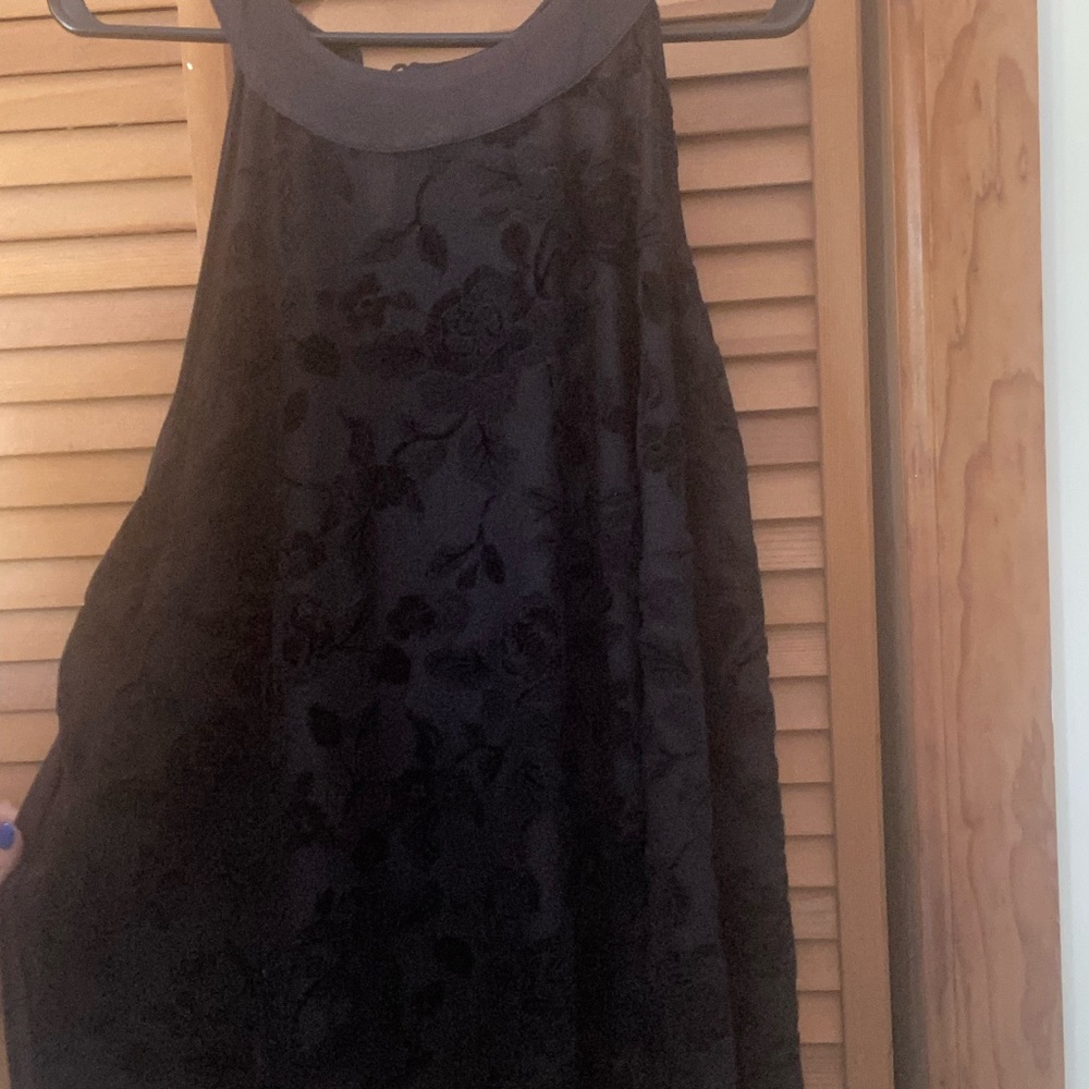 Back tank dressy Maurices size 2 has roses in it al black